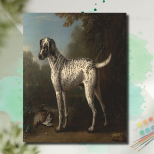 以下が含まれることがあります： 白い毛並みに黒い斑点のある犬の絵画。犬は左を向き、目の前には鳥がいます。背景には木々や青い空が描かれています。