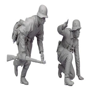 1/35 Resin Figure Model Kit Two German Infantry Soldiers Infantrymen Officer And Infantryman WW2 WWII War Army Battle Unpainted Unassembled