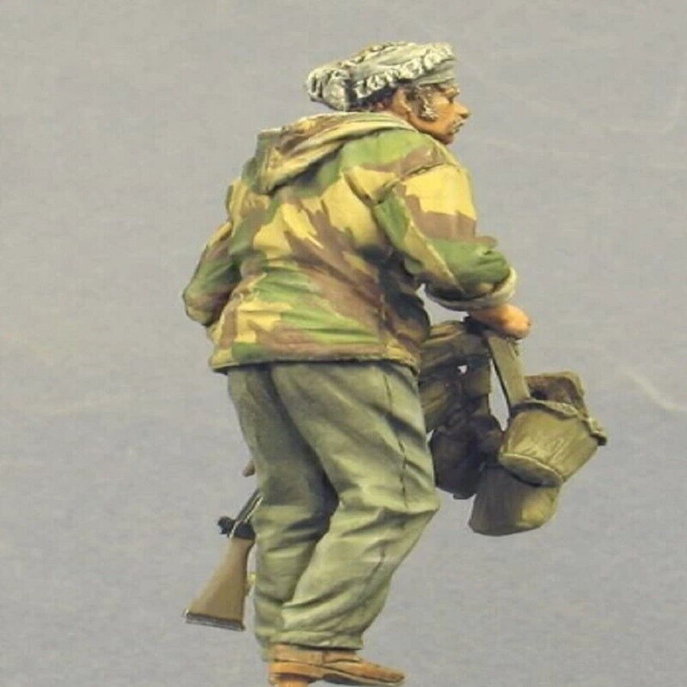 1 35 Resin Model Kit British Crew Two Soldiers SAS Middle East Cold War 1-35-resin-model-kit-british-crew-two-soldiers-sas-middle-east-cold-war