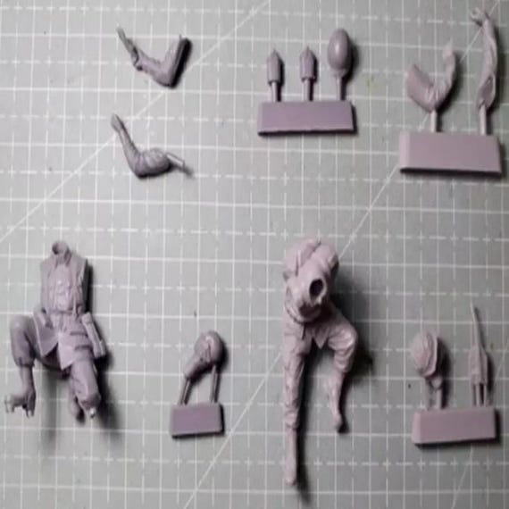 thumbnail image 2 of 1/35 Scale Resin WWII Dutch Infantry Figures – 4 Unassembled Soldiers BL716 2 of 3