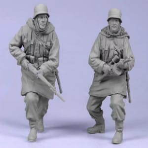 1/35 Resin Figure Model Kit Two German Infantry Soldiers Infantrymen WW2 WWII War Army Unpainted Unassembled
