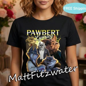 以下が含まれることがあります： 黒いTシャツ。擬人化された猫のグラフィックと「PAWBERT Lynxley」の文字が特徴です。デザインは、さまざまなポーズと色で描かれた複数の猫のキャラクターを示しています。アーティスト名「MattFitzwater」が下部に印刷されています。