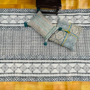 5x8 feet rug, geometric rug, vintage rug, homedecor rug, living room rugs, dhurrie, indian rug, rug for bedroom, 5x8 ft rug