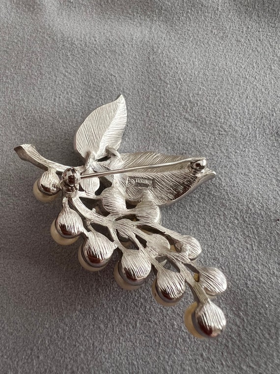 Vintage Royal Crown Trifari pearl & leaf design b… - image 3