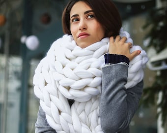 Modello per lavorare a maglia una sciarpa oversize Marshmallow