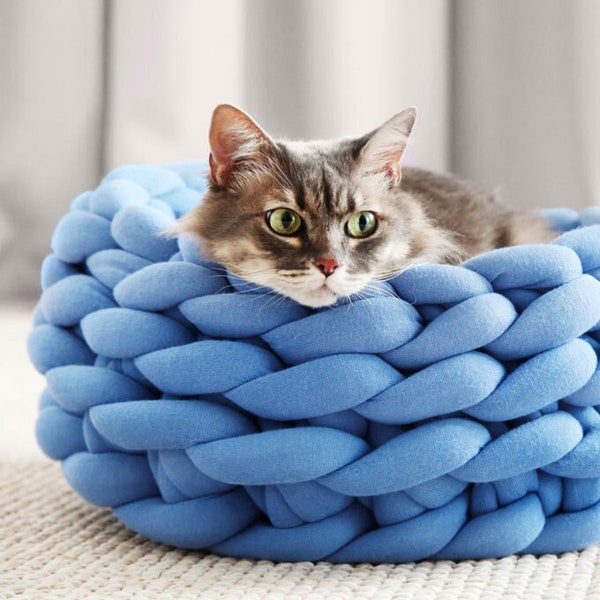 Pattern / Tutorial. Ohhio Cat Bed Step-by-Step Illustrated DIY Instructions + Video