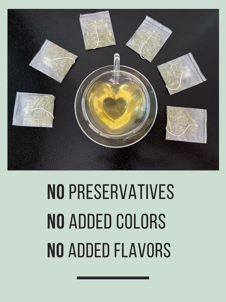 Puede incluir: Un juego de tres cuencos de cer&aacute;mica anidados en tonos azules, verdes y blancos. Los cuencos presentan un esmalte moteado y un dise&ntilde;o sencillo. El cuenco m&aacute;s grande mide unos 20 cm de di&aacute;metro.