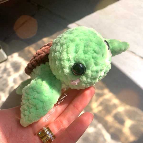 Peluche tortue de mer au crochet personnalisée | Tortue kawaii personnalisable | amigurumi animal océan | Cadeau original poupée mer carapace coquillage