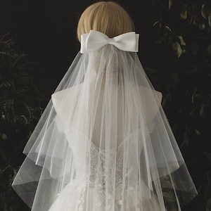 Hair Bow Wedding Veil Bridal Veil with Satin Bow White Veil Simple Wedding Veil Bachelorette Veil Wedding Head Piece Bow Minimalist Veils