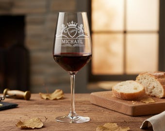 Red wine glass engraved with name and year of birth - personalized wine goblet made of crystal glass