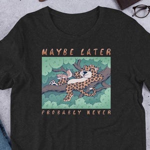 Vielleicht Later Unisex T-Shirt, niedlich, entspannen, chillen, natürlich, Natur, Leopard, Streifenhörnchen, Aufschub, vielleicht später, glücklich, Cartoon, Freunde,