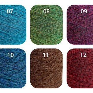 Pode incluir: Seis amostras de fio texturizado dispostas numa grelha, numeradas de 07 a 12. As cores incluem azul-petr&oacute;leo brilhante, verde e dourado matizado, magenta profundo e preto, azul escuro, castanho s&oacute;lido e um vermelho borgonha rico e escuro.