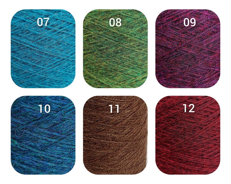Pode incluir: Seis amostras de fio texturizado dispostas numa grelha, numeradas de 07 a 12. As cores incluem azul-petr&oacute;leo brilhante, verde e dourado matizado, magenta profundo e preto, azul escuro, castanho s&oacute;lido e um vermelho borgonha rico e escuro.