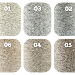 Pode incluir: Seis bobinas de fio dispostas em duas filas, cada uma rotulada com um n&uacute;mero branco. As cores incluem creme, cinza claro, cinza m&eacute;dio, bege claro, bege m&eacute;dio e bege escuro. Cada bobina apresenta uma apar&ecirc;ncia texturizada e fibrosa.