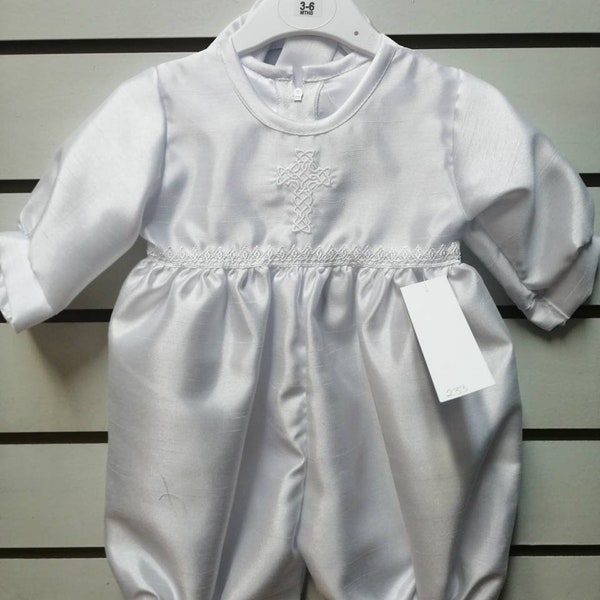 Baby Boys christening / baptism 2 piece with romper and hat also has cross embroidery on it 2 colours 6 sizes lovely quality