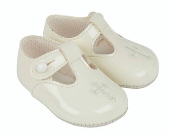 Girls / boys  Baypod patent  pre walker  soft sole  pram shoes  with cross  /christening  special accasions 4 sizes 2 colours lovely quality