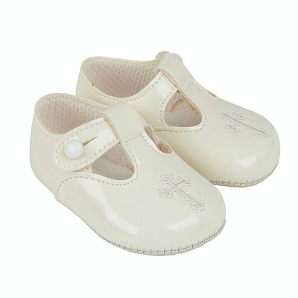 Girls / boys  Baypod patent  pre walker  soft sole  pram shoes  with cross  /christening  special accasions 4 sizes 2 colours lovely quality