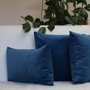 Lyxigt blått sammetskuddefodral: Dekorativt örngott