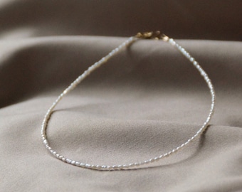 Delicate freshwater pearl necklace, handmade jewelry, approx. 33-38 cm long, white stones, adjustable chain, Leamo jewelry, Lola,