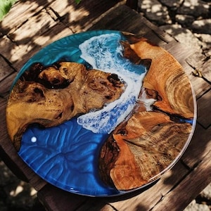 135 cm (runder) Esstisch aus Nussbaumholz: Ocean Waves Resin