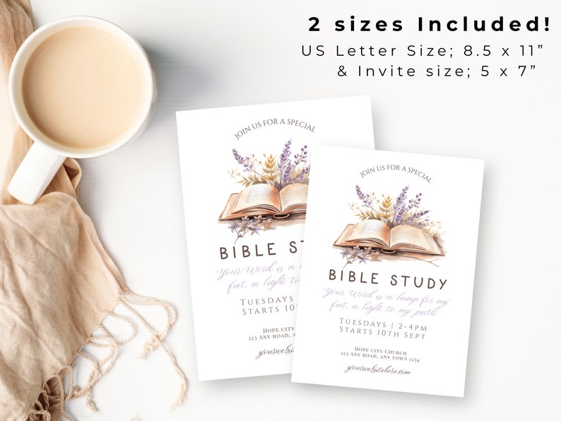 K&ouml;nnte beinhalten: Zwei wei&szlig;e Einladungen zum Bibelstudium mit Aquarellillustrationen eines offenen Buches und floralen Akzenten. Der Text enth&auml;lt "Bible Study" und Veranstaltungsdetails. Die Einladungen haben das Format US Letter (21,6 x 27,9 cm) und Einladungsgr&ouml;&szlig;e (12,7 x 17,8 cm).