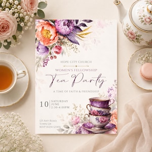 Könnte beinhalten: Einladungskarte für eine Teeparty mit floralem Design. Die Einladung enthält den Text "Tea Party" und "A Time of Faith & Friendship". Sie zeigt Aquarellblumen in Rosa, Lila und Orange sowie Teetassen und eine Teekanne.