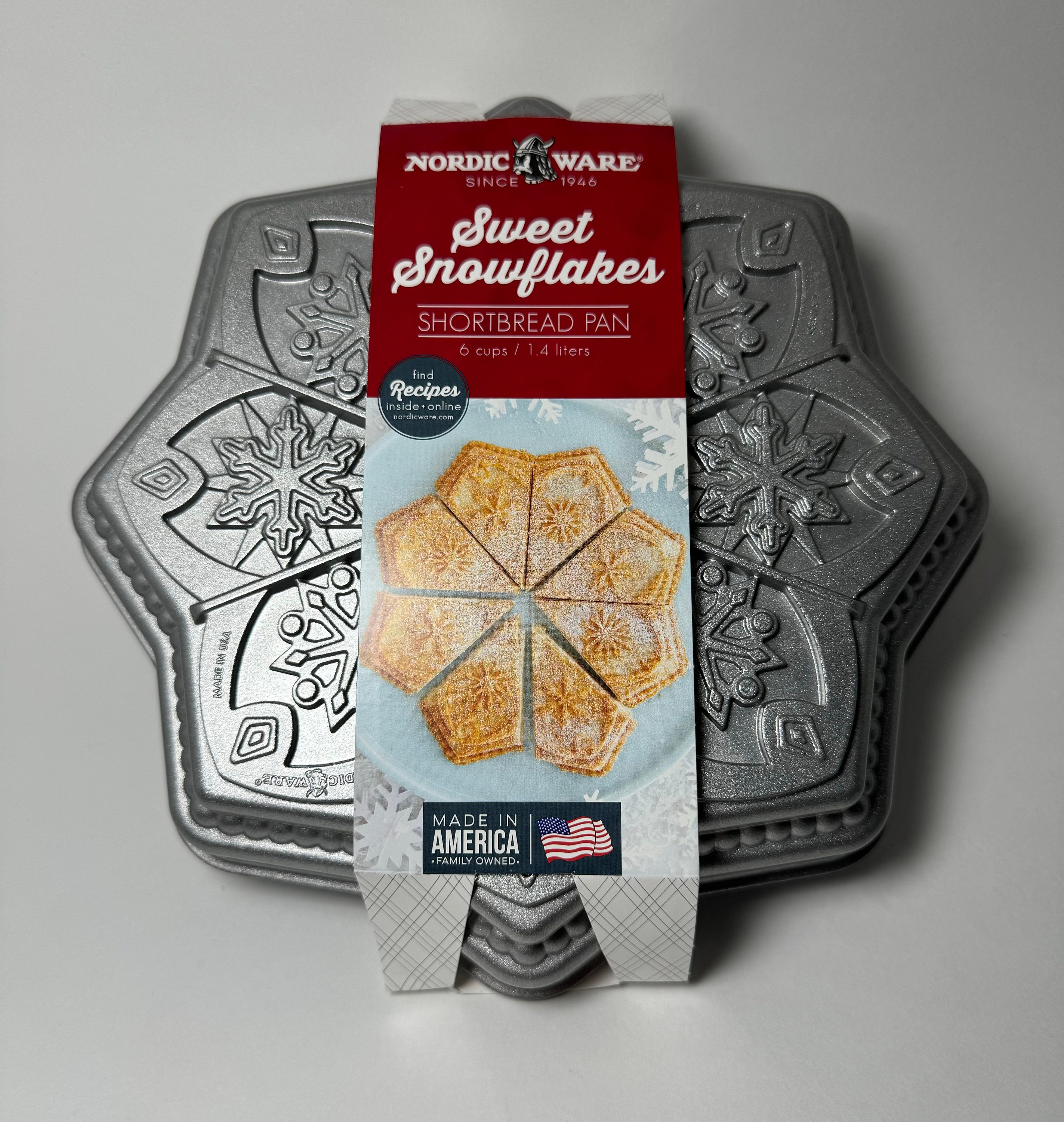  Nordic Ware Sweet Snowflakes Shortbread Pan, Silver