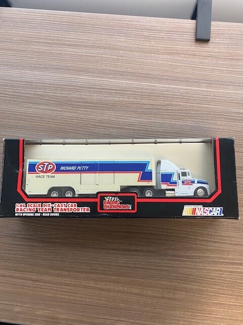 Richard petty racing cheap champions diecast car