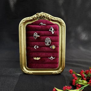 The Velvet Garden Ring Organizer