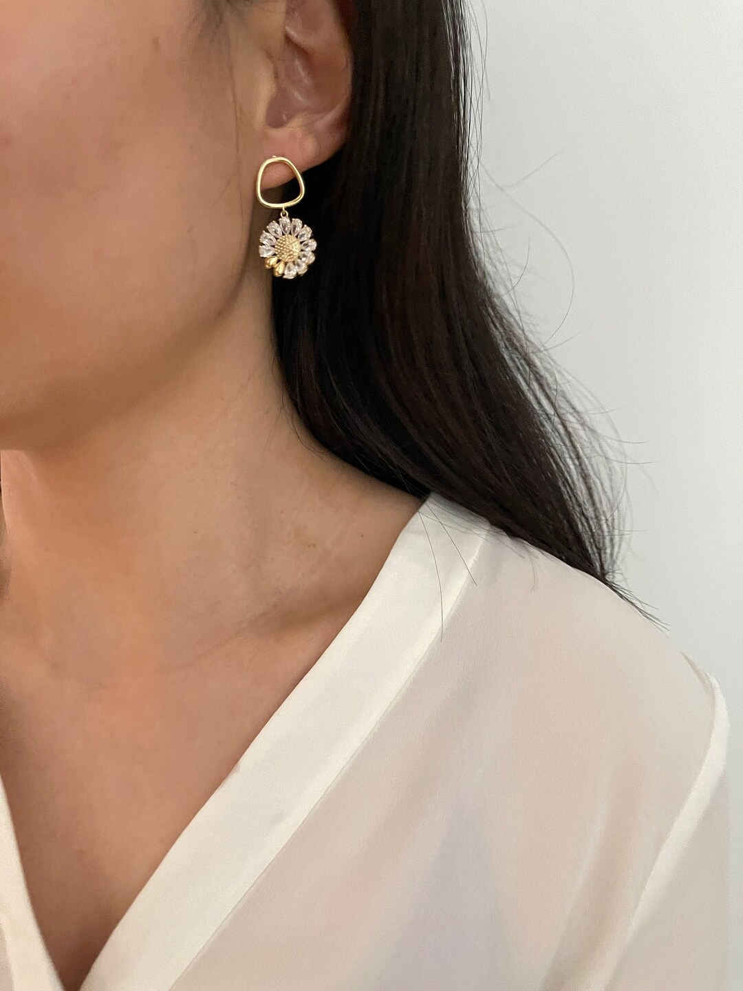 Stella Daisy Dangle Earring