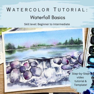 Op de afbeelding: Een aquarelschilderij van een waterval die over donkere rotsen in een poel stroomt, met een blauwe lucht en groene bomen op de achtergrond. De tekst luidt: WATERCOLOR TUTORIAL: Waterfall Basics, Skill level: Beginner to Intermediate, Step-by-Step video tutorial & Template!