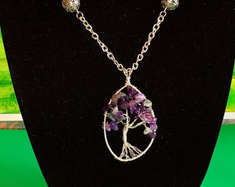 Collar con colgante de árbol de la vida y amatista