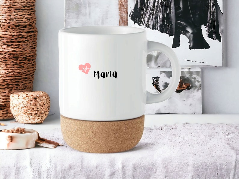 Tasse aus Keramik personalisierbar mit Wunschnamen Tasse zum Abschied Arbeitskollegin Kork Kollegin mit Herz Bild 3