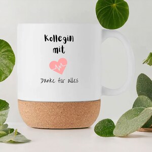 Tasse aus Keramik personalisierbar mit Wunschnamen Tasse zum Abschied Arbeitskollegin Kork Kollegin mit Herz Bild 4