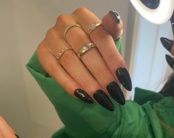 Black, Almond shape, medium length, press-on nails