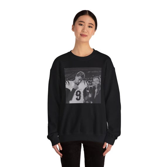 Joe Burrow Cincinnati Bengals Meme Gildan Crewneck Sweatshirt