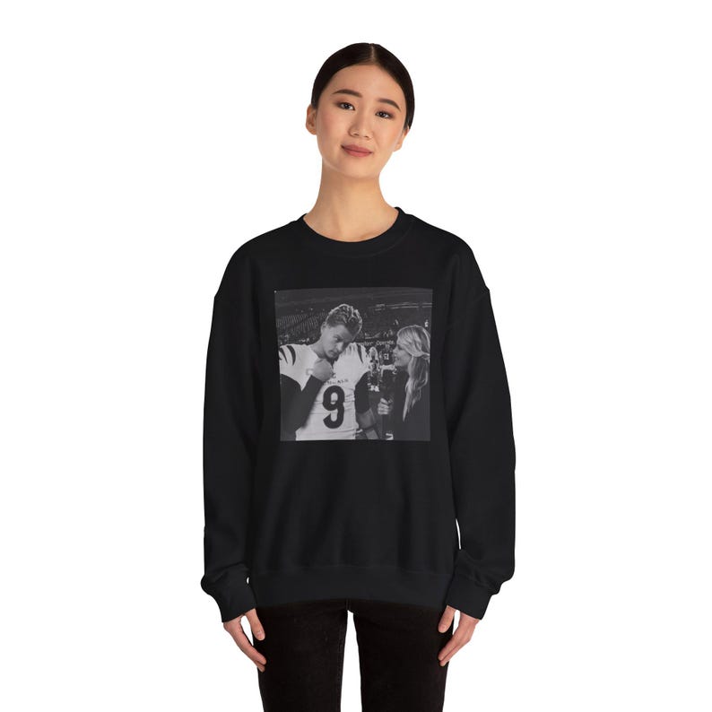 Joe Burrow Cincinnati Bengals Meme Gildan Crewneck Sweatshirt Black