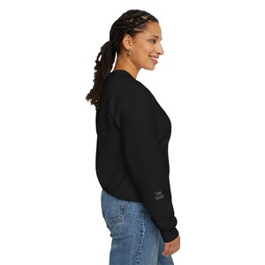 Ich dachte, du kennst Team Konrad Den Sommer, den ich ziemlich vergoldet habe Gildan Rundhals-Sweatshirt Black