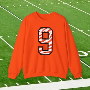 Joe Burrow #9 Orange und weiße Tiger gestreiftes Gildan Rundhals-Sweatshirt