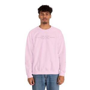 Ich dachte, du kennst Team Konrad Den Sommer, den ich ziemlich vergoldet habe Gildan Rundhals-Sweatshirt Light Pink