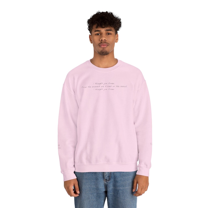 Ich dachte, du kennst Team Konrad Den Sommer, den ich ziemlich vergoldet habe Gildan Rundhals-Sweatshirt Light Pink
