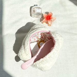 Make-uptas - badstof badstof make-uptas - crème teddyroze bloemen - toilettas reistas - sherpa soft - machinewasbaar
