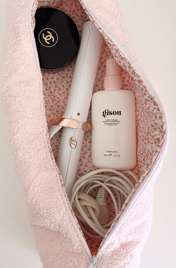 Billedresultat for pink chanel makeup bag  Makeup bag, Pink girly things,  Girly things