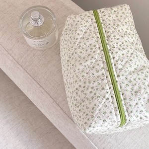 Makeup Bag - Quilted Cosmetics Bag - Green Ditsy - Toiletry Travel Bag