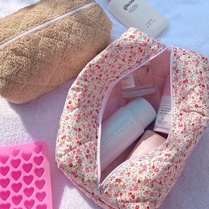Make-up Tasche - Gesteppte Kosmetiktasche - Rot Minimal Blumen - Kulturtasche - Reisetasche - Maschinenwaschbar