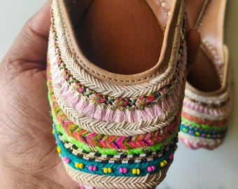 Zapatos Khussa Jutti bordados: mocasines de boda indios con cuentas