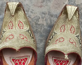 Handgefertigte Bräutigam Punjabi Jutti für die Hochzeit | Gold bestickte Trachtenschuhe | Ethnische Slip-On-Schuhe für Männer | Partykleidung Mojari jutti
