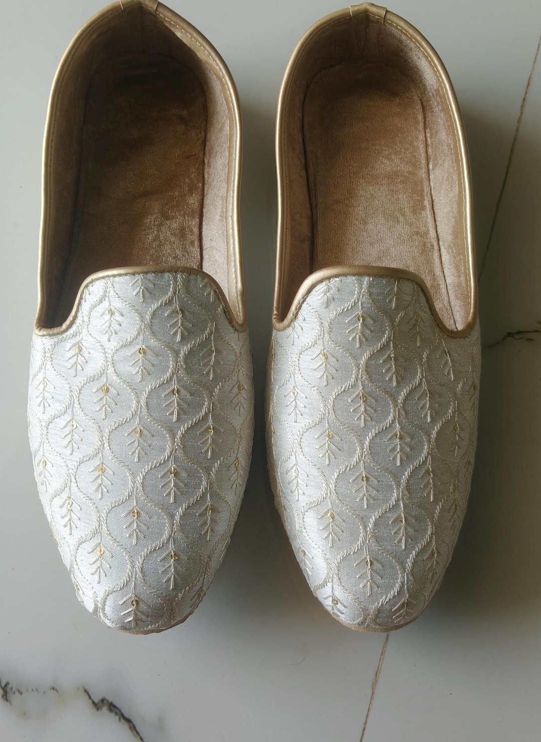 Men's Ivory Embroidered Jutti Shoes: Handcrafted Indian Wedding