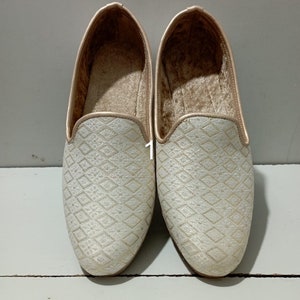 Men&#39;s Sherwani Silver Antique Handmade Mojari Wedding Shoes, Formal Jutti, Groom Loafer, IndoWestern Silver Jooti, white and silver loafer.