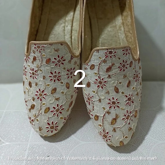 Mojari for groom best sale
